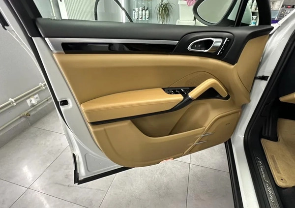 Porsche Cayenne cena 105500 przebieg: 188100, rok produkcji 2014 z Białystok małe 497